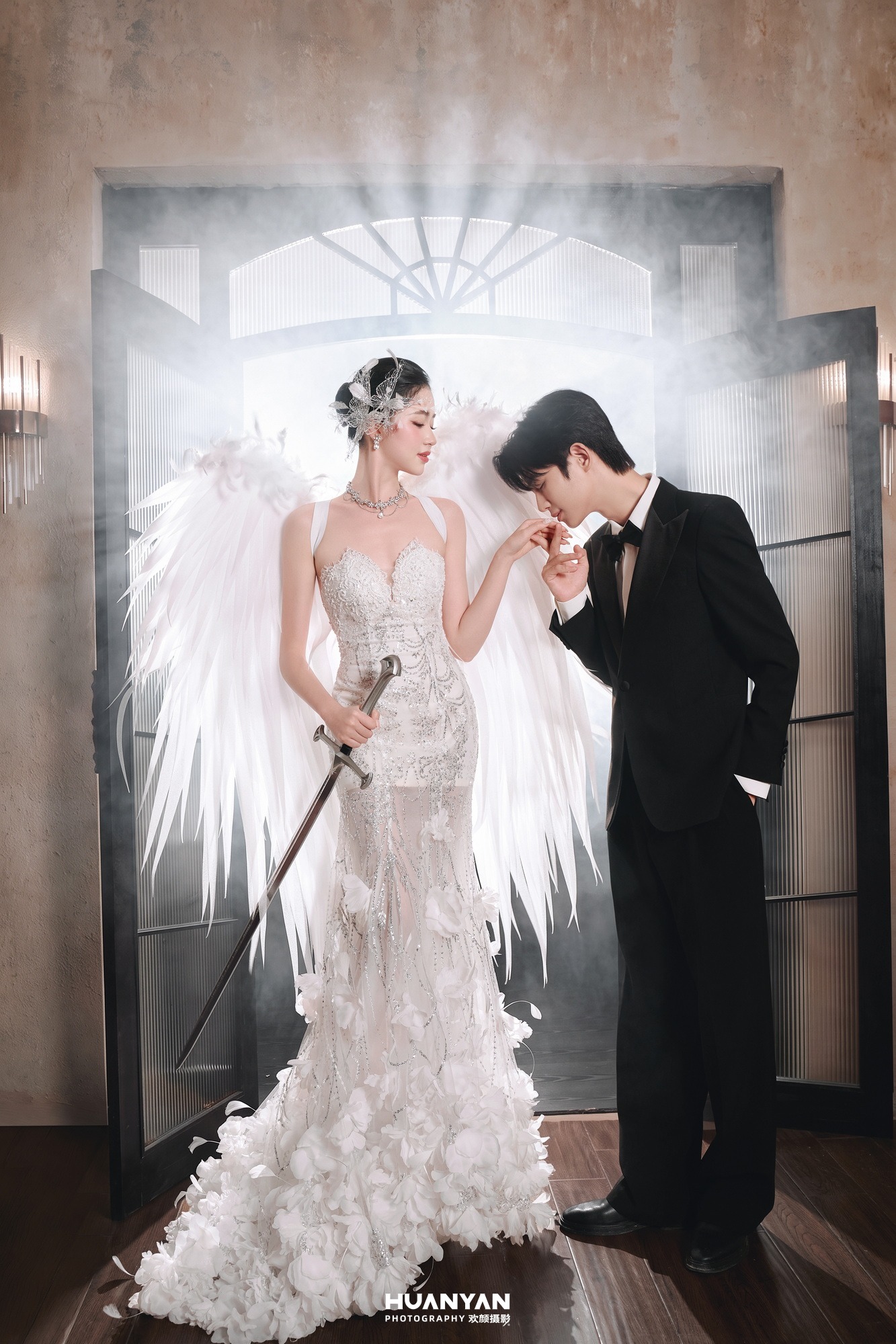 白羽流光：轻奢高级婚纱照室内影棚实拍