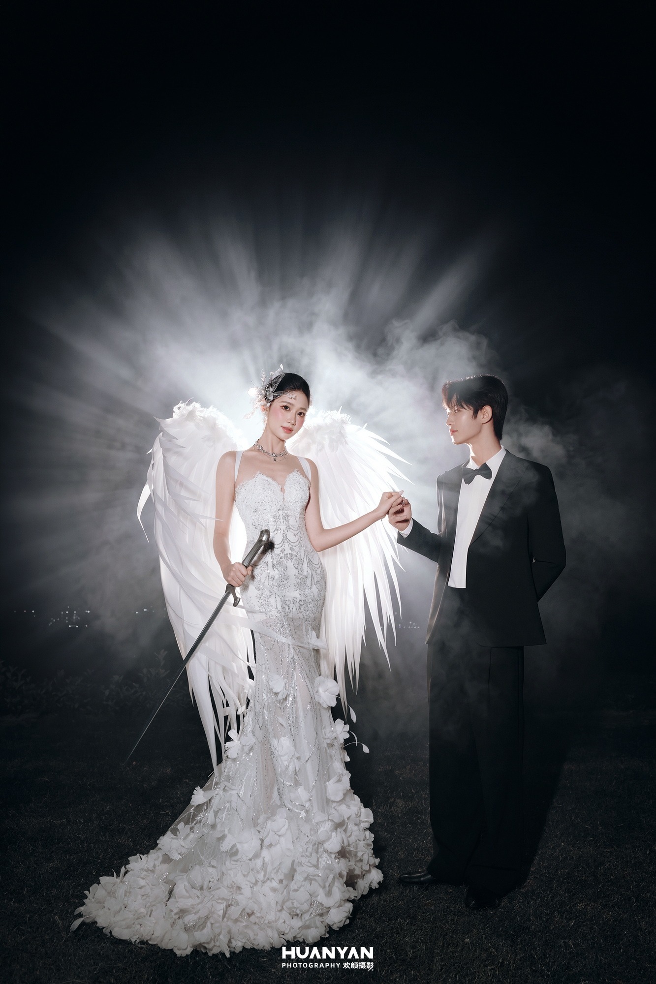 轻奢高级婚纱照 · 室内影棚场景 · 白羽流光客片