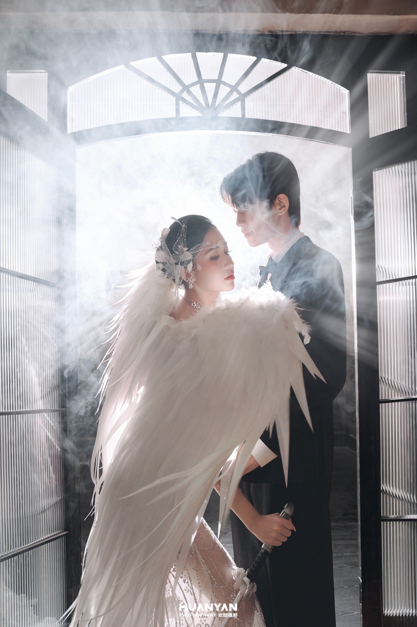 轻奢高级婚纱照 · 室内影棚场景 · 白羽流光客片