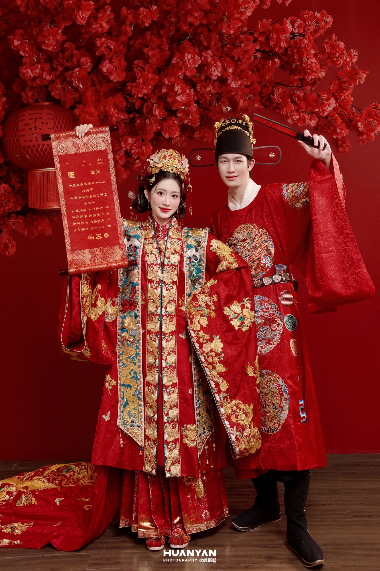 十里红绸客片第7张｜汉服古装婚纱照，摄于室内影棚